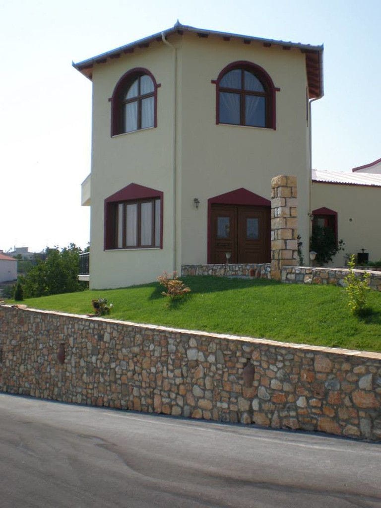 'Manolesakis Estate' winery is like an ancient medieval tower